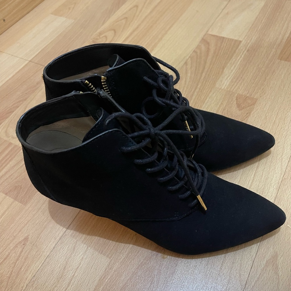 Michael Kors Black Lace Up suede Boots in great condition